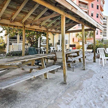 شاطئ كليرووتر Indian Shores Cottage With Cabana - Steps To Beach! المظهر الخارجي الصورة